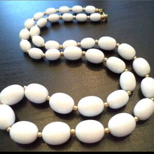 STUNNING VINTAGE ESTATE SIGNED MONET GOLD TONE WHITE BEAD 29" NECKLACE!!! 1678P